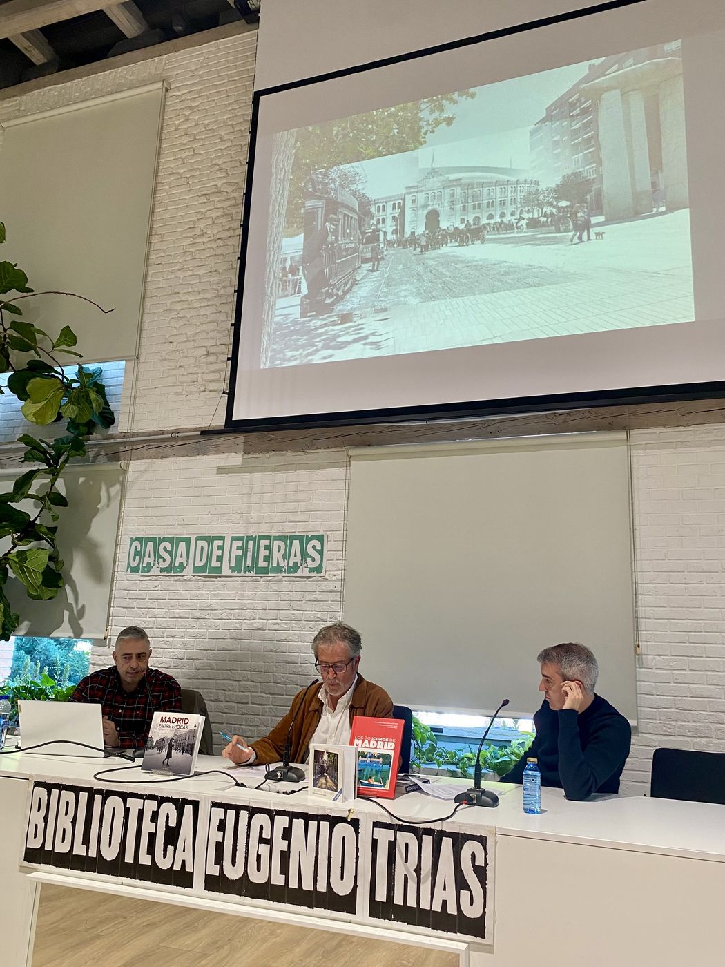Encuentro Literario El Retiro — mesa de ponentes Biblioteca Eugenio Trías