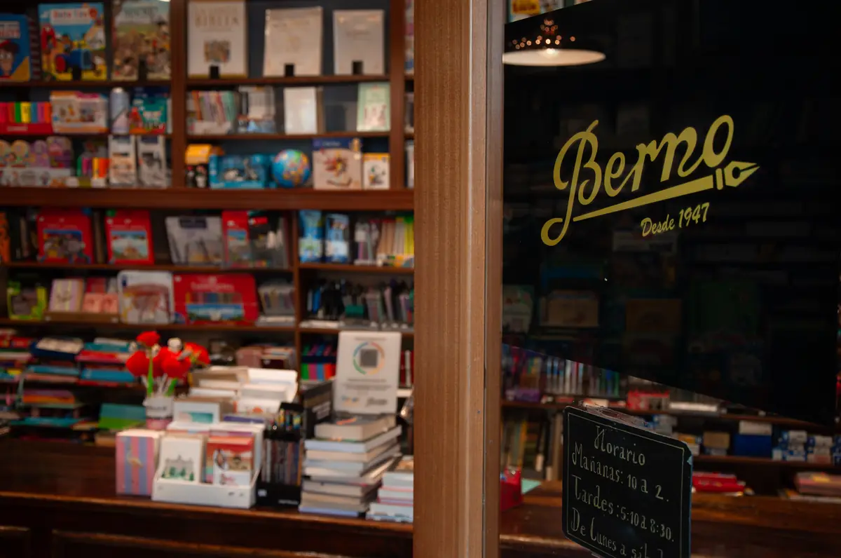 Puerta de entrada Papelería Librería Berno Madrid