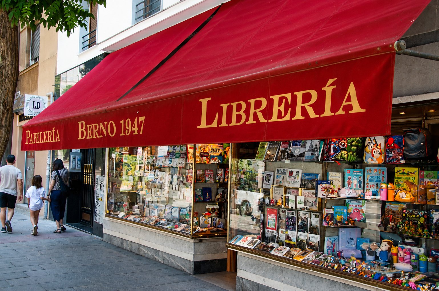 Fachada Papelería Librería Berno 1947 Madrid Retiro